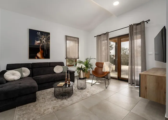 Canziana By Briskva Vila *